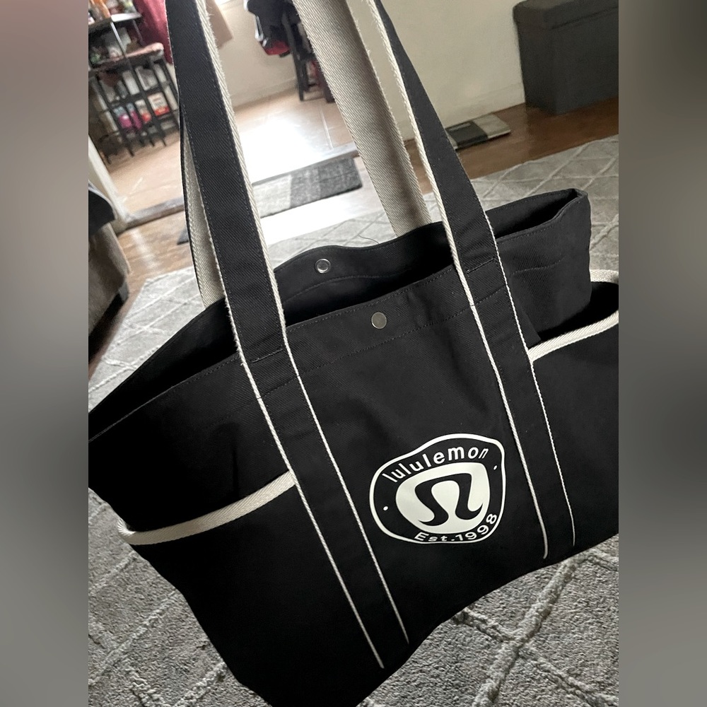Lululemon Daily Multi-Pocket Canvas Tote 👜 20L Logo 👜🖤🤍